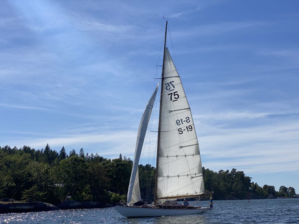 Thomas Larsson var delägare i 75 m² skärgårdskryssaren S-19 Katja, byggd 1919 och ritad av båtkonstruktören Knut Ljungberg, som även ritade flera båtar för Ivar Kreuger, bland annat den legendariska M/Y Loris. Foto: Martin Prieto Beaulieu