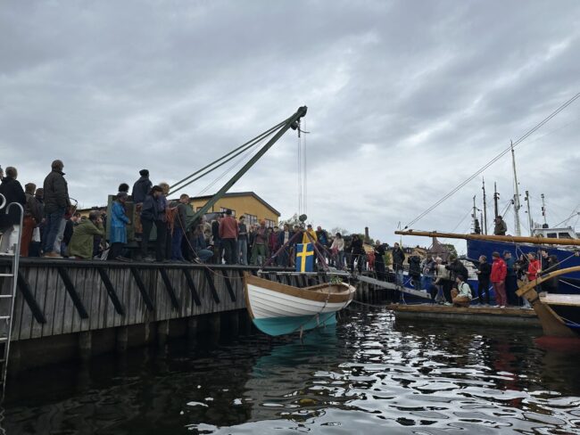 Skeppholmens folkshögskola. Båtbyggarlinjen, sjösättning 2025. Foto: Martin Prieto Beaulieu