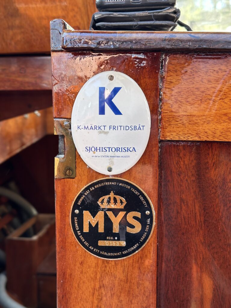 Under lördagen berättar intendent Fredrik Blomkvist från Sjöhistoriska museet om K-märkning av klassiska båtar – ett statligt kulturarvsinitiativ som lyfter särskilt värdefulla fritidsbåtar.