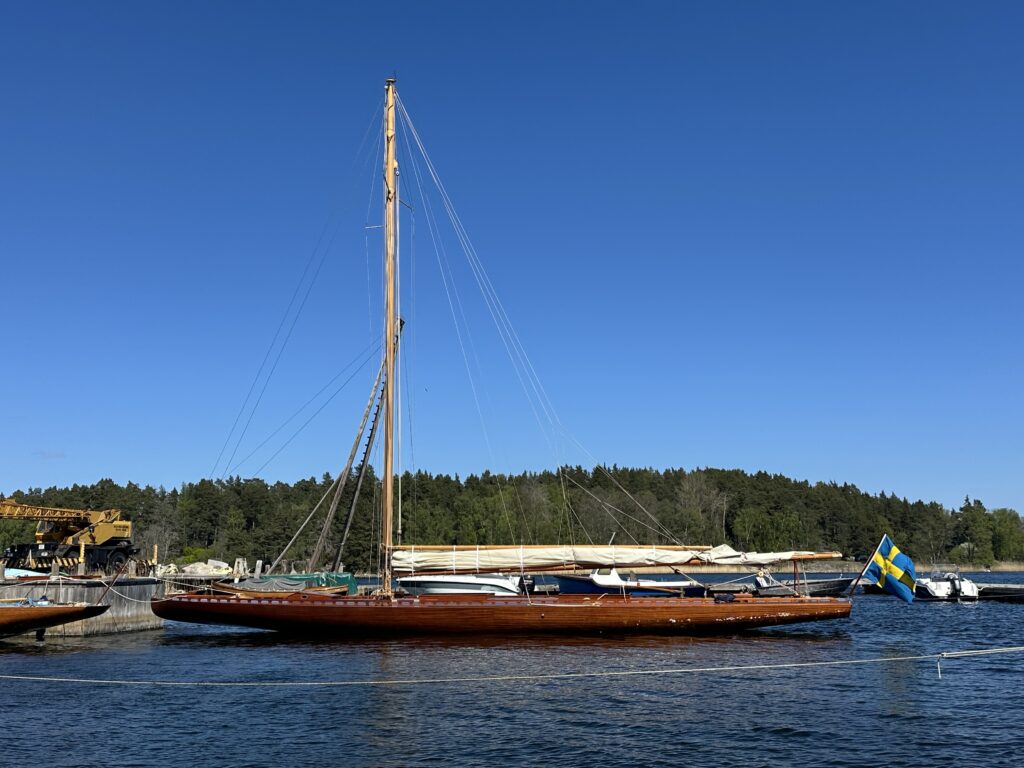 Fenkölsracern Ester, ursprungligen byggd 1901, är idag en prisbelönt jakt som väcker internationell uppmärksamhet. Foto: Martin Prieto Beaulieu