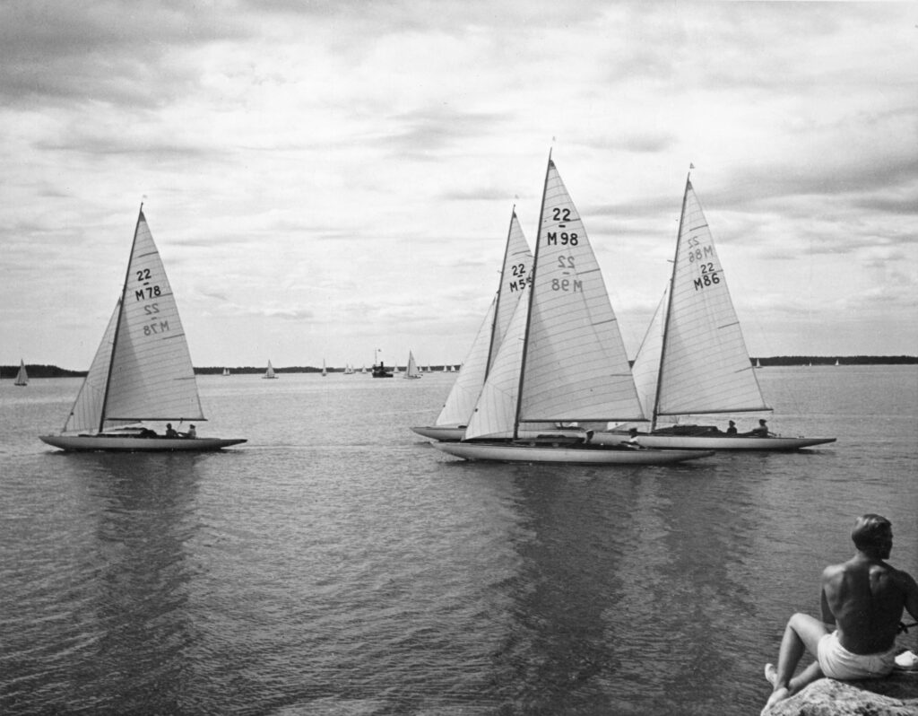 Mälar 22:or under Sandhamnsregattan 1943. Foto: Oscar Norberg / Sjöhistoriska museet