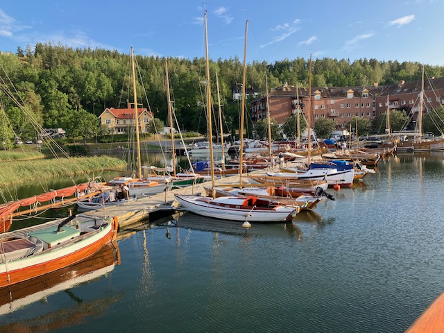 Träbåtsbryggan var tämligen välfylld under Klassikerfestivalen 2025.