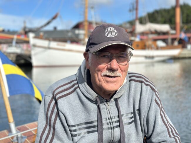 Bengt Aronsson, medlem i Waldemarsviks Träbåtsförening, har en snipa med en Albin O11 som går som en schweizisk klocka – något han är extra stolt över. Foto: Martin Prieto Beaulieu