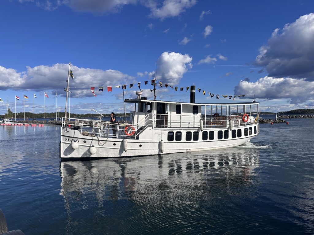 M/S Svanö från 1899 – ett klassiskt fartyg som förde BHRF:s styrelse till Harstena. Foto: Martin Prieto Beaulieu
