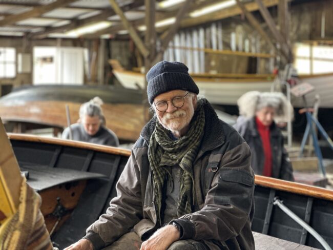 Det är något i bilden av honom – den rynkiga huden, det vita håret och skägget, blicken fylld av erfarenhet – som för tankarna till Hemingways Den gamle och havet. Foto: Martin Prieto Beaulieu