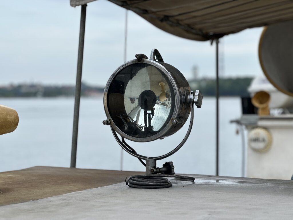 M/Y Lilian, konstruerad av Carl Gustaf Pettersson, byggdes 1916 på Södra varvet i Stockholm. Här i Västervik i samband med överlämningen till Motor Yacht Society. Foto: Martin Prieto Beaulieu.