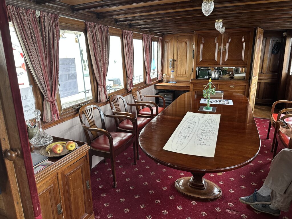 M/Y Lilian, konstruerad av Carl Gustaf Pettersson, byggdes 1916 på Södra varvet i Stockholm. Här i Västervik i samband med överlämningen till Motor Yacht Society. Foto: Martin Prieto Beaulieu.