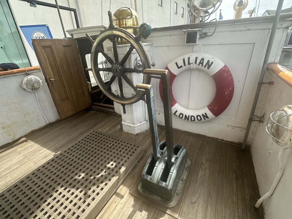 M/Y Lilian, konstruerad av Carl Gustaf Pettersson, byggdes 1916 på Södra varvet i Stockholm. Här i Västervik i samband med överlämningen till Motor Yacht Society. Foto: Martin Prieto Beaulieu.