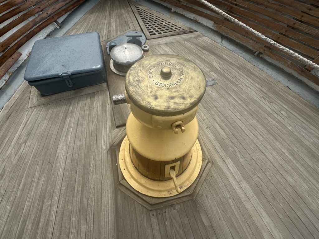 M/Y Lilian, konstruerad av Carl Gustaf Pettersson, byggdes 1916 på Södra varvet i Stockholm. Här i Västervik i samband med överlämningen till Motor Yacht Society. Foto: Martin Prieto Beaulieu.