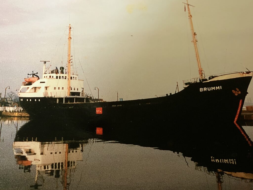Efter åren på Jurgen köpte Lars ett eget fartyg i Tyskland – Brummi, 750 ton, 1955 års modell med högsta klass i Germanischer Lloyd. Han betalade 600 000 kontant. Fartyget låg i torrdocka i Wilhemstadt och var i mycket fint skick. Foto: Lars Lind
