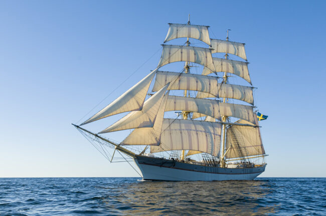 Briggen Tre Kronor af Stockholm återvänder till Saltkråkan Race efter 15 års frånvaro. Fartyget firar samtidigt sitt 20-årsjubileum. Foto: Per Björkdahl/Briggen Tre Kronor