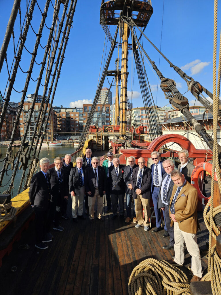 Före detta sponsorer och vd:ar samlade vid Ostindiefararen Götheborg den 1 oktober 2025, i samband med uppdatering om fartygets framtidsplaner. Foto: Ostindiefararen Götheborg