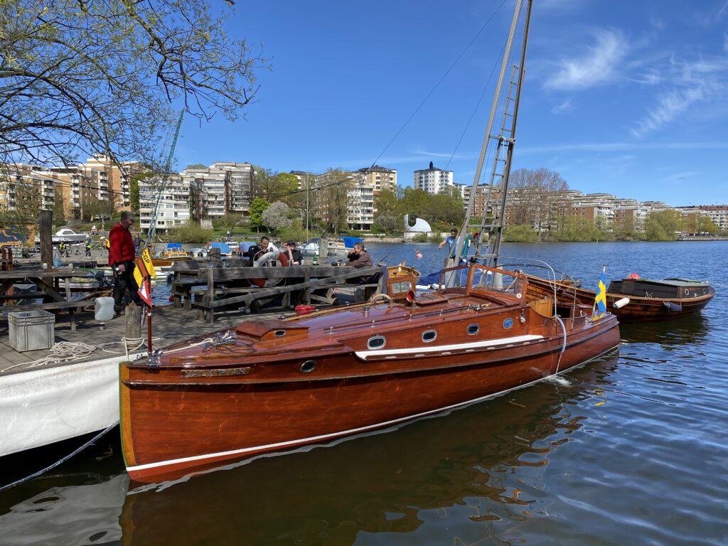 Valkyrian – ritad 1910 av C.G. Pettersson och byggd vid Nymans Verkstäder i Uppsala – hör till den tidiga generationen klassiska fritidsmotorbåtar som gjorde Pettersson legendarisk genom både skicklighet och produktionens omfång. Foto: Martin Prieto Beaulieu