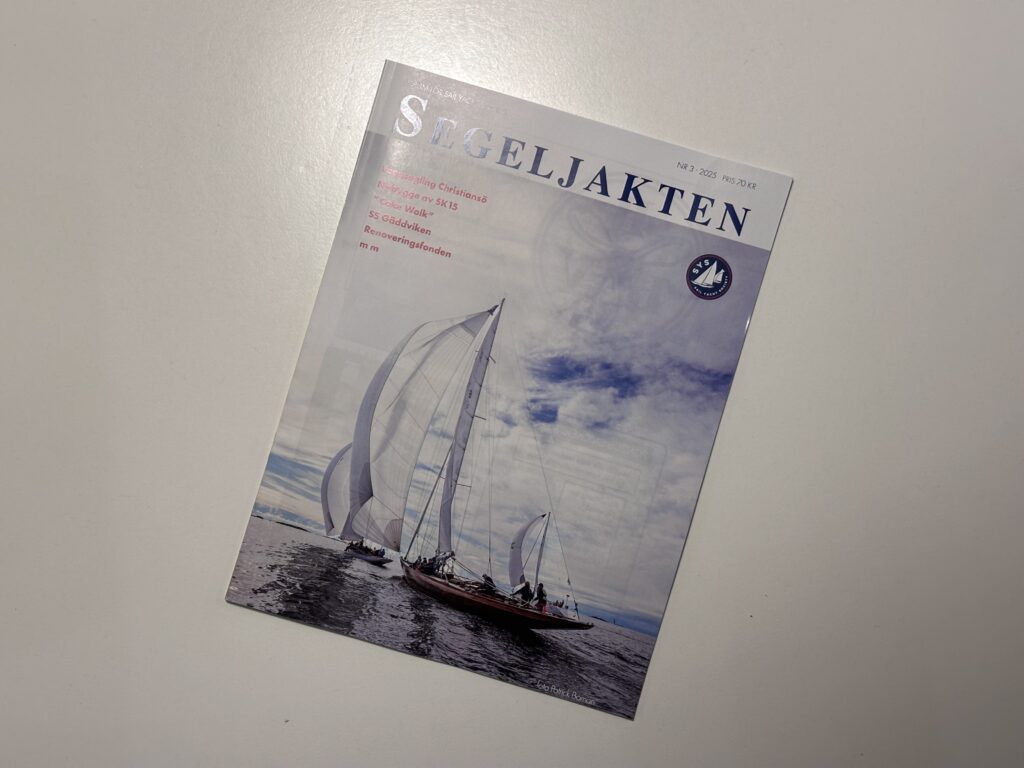 Sail Yacht Societys (SYS) medlemstidning Segeljakten Nr 3 2025. Foto: Martin Prieto Beaulieu
