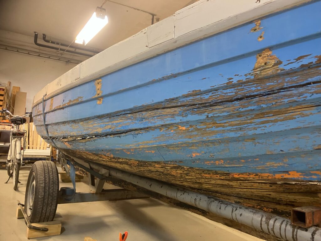 WTF:s åttahuggare, byggd i Karlskrona och enligt uppgift daterad till 1953, restaureras med hjälp av Valdemarsviks kommuns AME. Foto: Lars Beckman