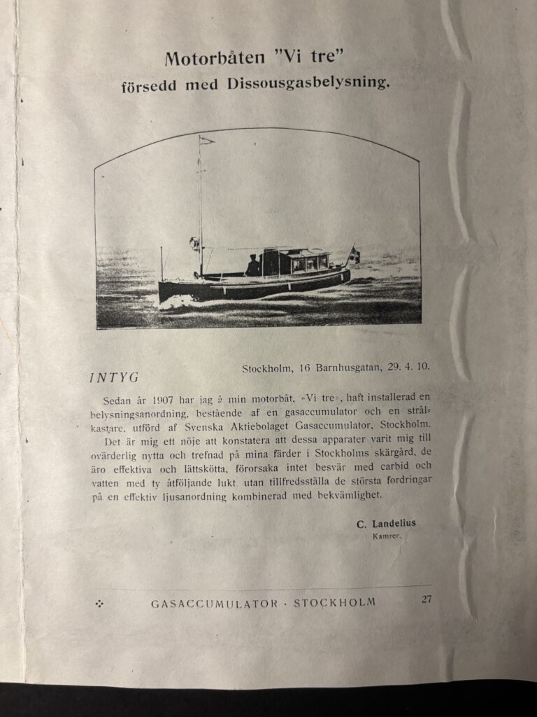 AGA och det nya båtljuset – Vi Tre förekom i annonser för AGA:s dissousgasbelysning ur Stefan Iwanowskis arkiv. Foto: Anders Grahn