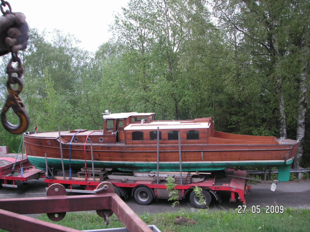 Terje Viken anländer till sitt nya hem i Domsjö 2009. Foto: Anders