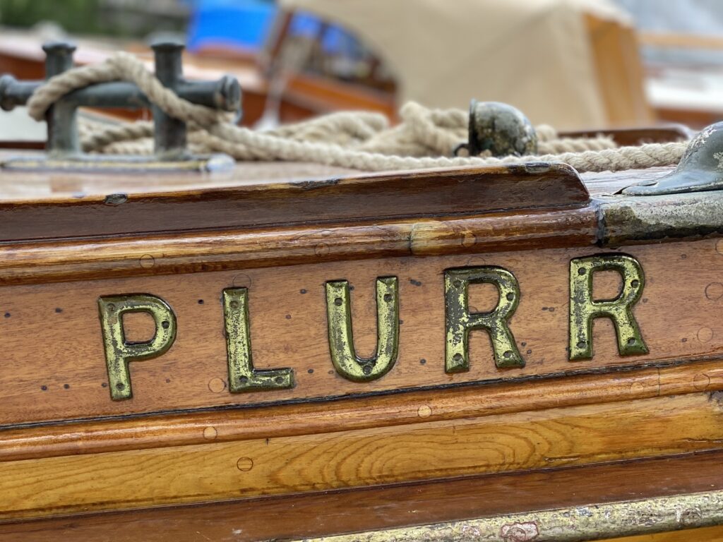 Plurr är en tidig C.G. Pettersson-konstruktion, nästan i originalskick. Detaljerna, patinan och den dokumenterade historien gör båten unik. Foto: Martin Prieto Beaulieu