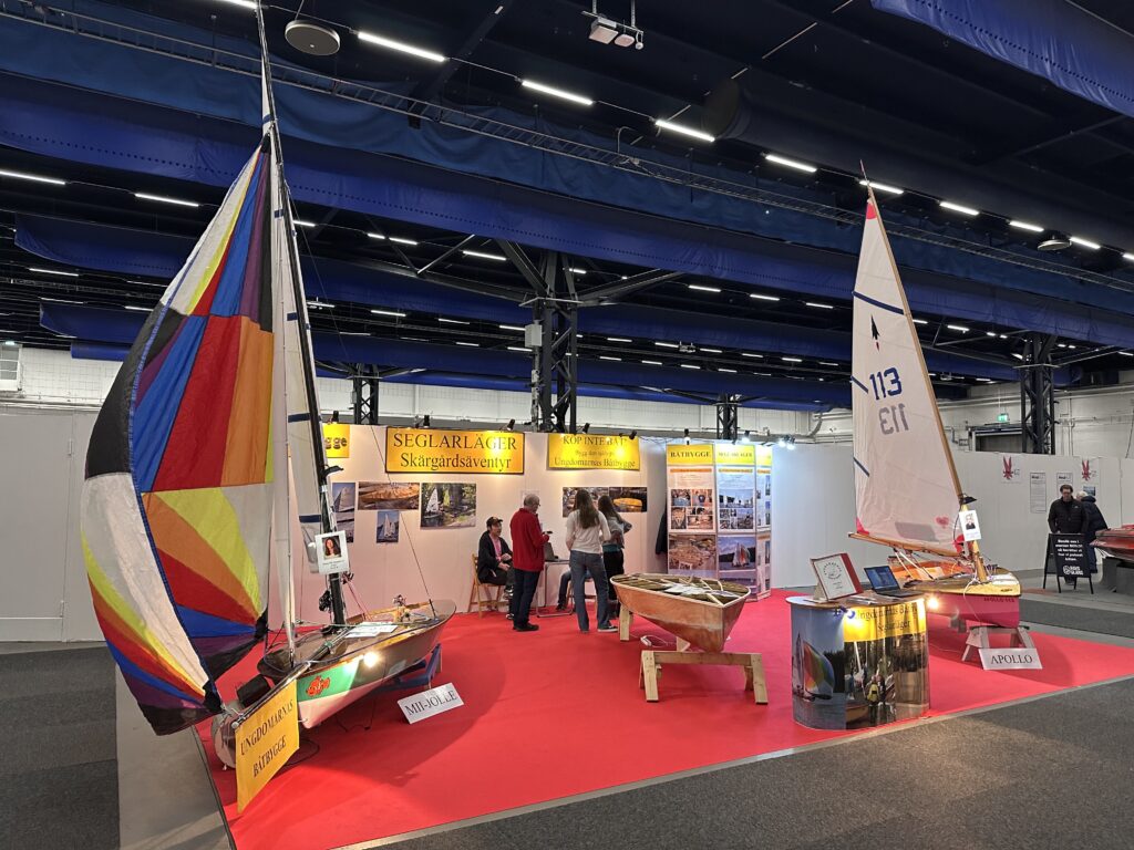 Ungdomarnas båtbygge visade upp sin beundransvärda verksamhet, där ungdomarna bygger och seglar sina egna båtar. Foto: Martin Prieto Beaulieu