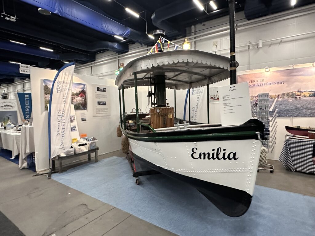 Svenska Ångbåtsföreningen visade ångbåten Emilia, ett uppskattat inslag för besökare med intresse för den levande ångbåtstraditionen. Foto: Martin Prieto Beaulieu