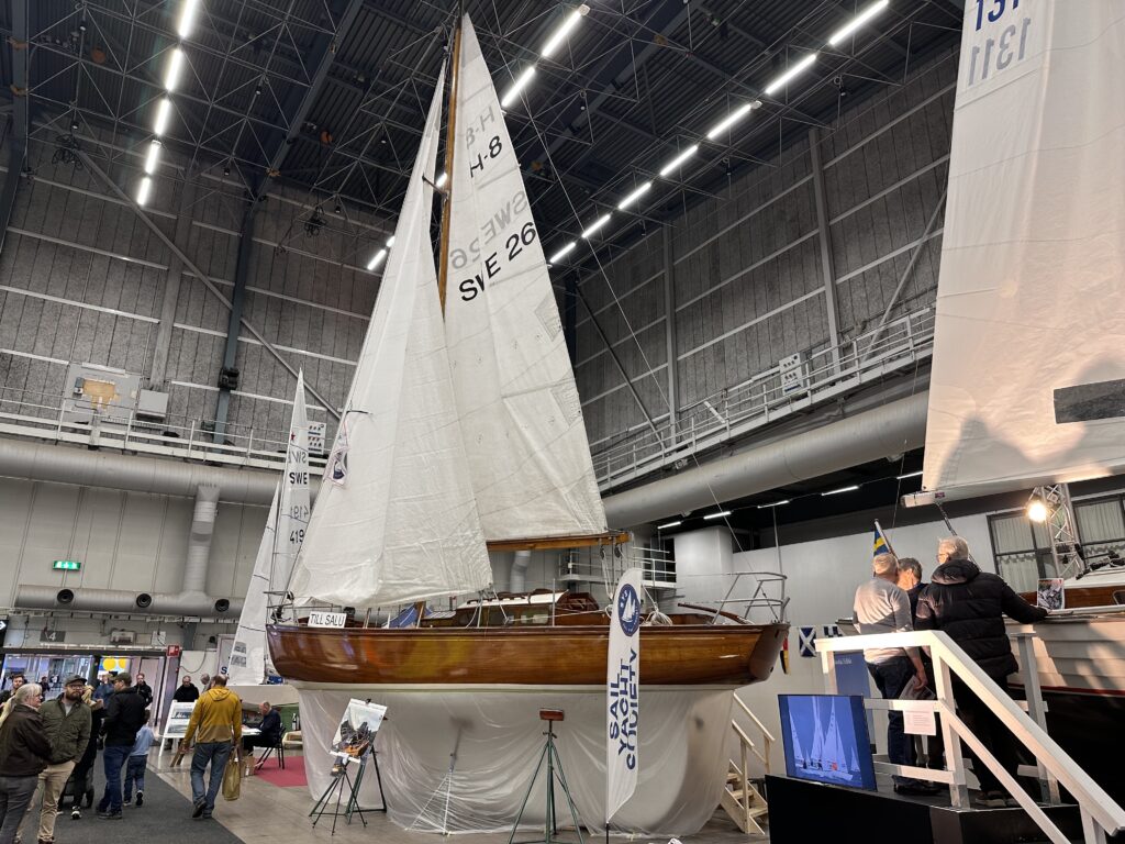 I A-hallen visade Sail Yacht Society (SYS) en klassisk starbåt samt Cesanna, en Gustaf Plym-konstruktion i originalskick som var till salu. Foto: Martin Prieto Beaulieu