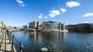 Riksdagshuset och Riksbron sedda från Strömbron. Foto: Camilla Svensk/Sveriges riksdag