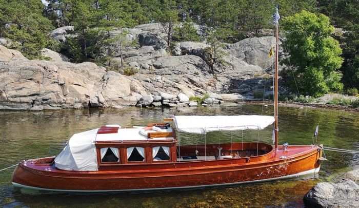 Vi Tre från 1907 är en av de äldsta Petterssonbåtarna som visas i samband med jubileet. Foto: Anders Grahn