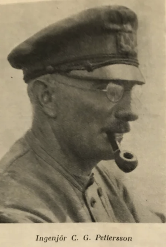 En karaktäristisk bild av Carl Gustaf Pettersson med sin pipa. År 2026 uppmärksammas hans 150-årsjubileum. Foto: Privat