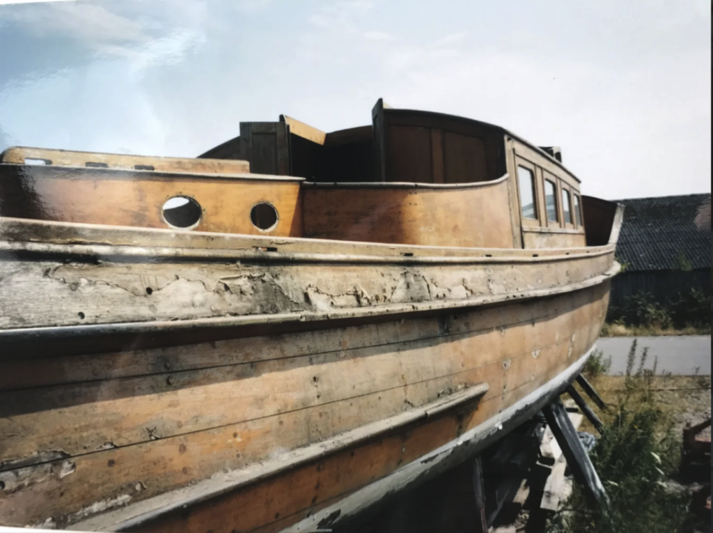 Där andra såg problem såg Viola och Anders potentialen i vraket. Sju år och omkring 9 000 timmars arbete senare sjösattes Silva igen. Tre decennier efter fyndet är hon i sitt bästa skick. Foto: Anders Widström